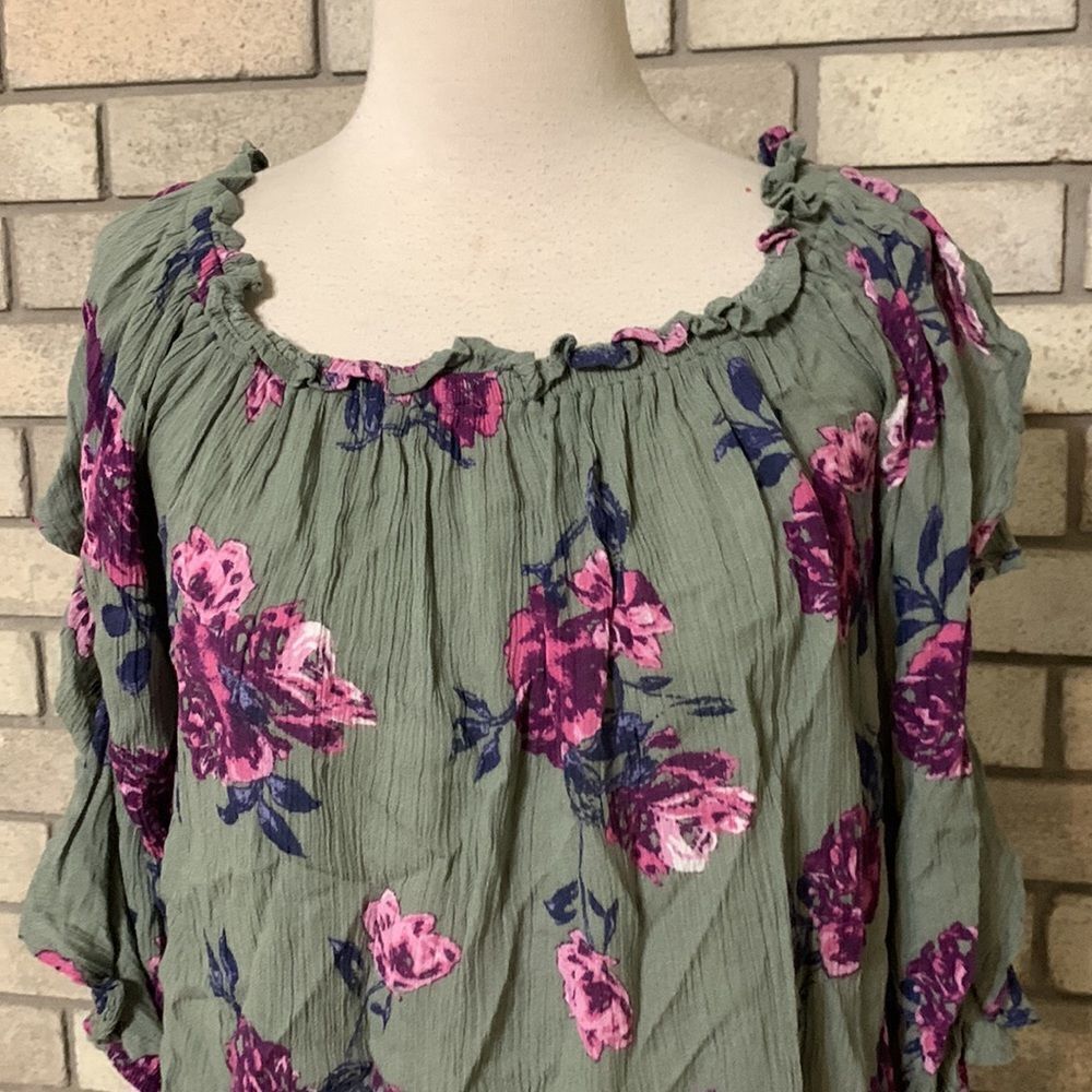 3for$20 xs blouse  - Picture 2 of 4
